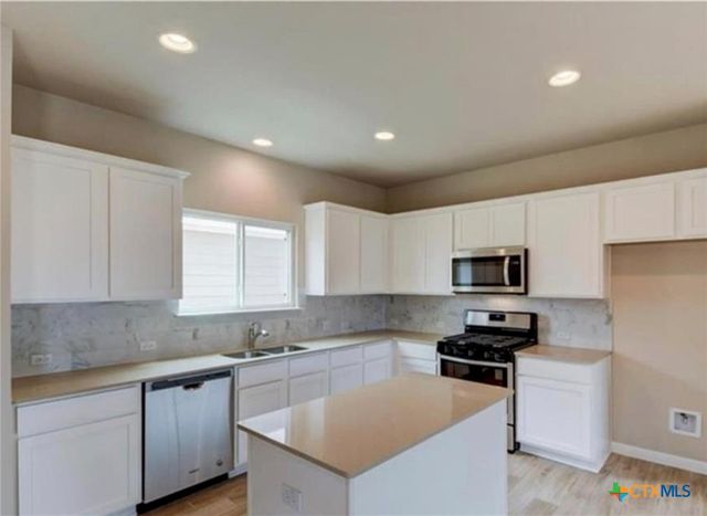 246 Mossycup Drive, San Marcos, TX 78666