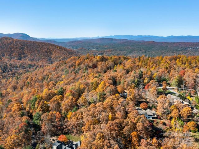 707 Overlook Drive, Flat Rock, NC 28731