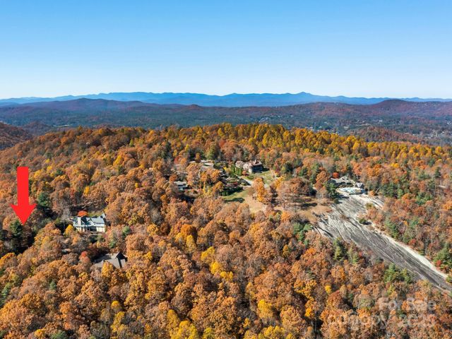 707 Overlook Drive, Flat Rock, NC 28731