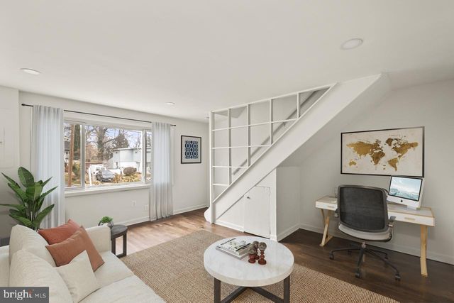 10725 MAPLE ST, Fairfax, VA 22030