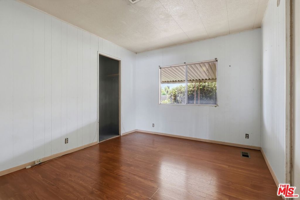 Image 10 of property listing at 2601 E Victoria Street 99, Compton, CA 90220