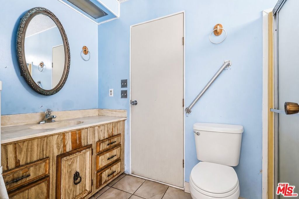 Image 11 of property listing at 2601 E Victoria Street 99, Compton, CA 90220