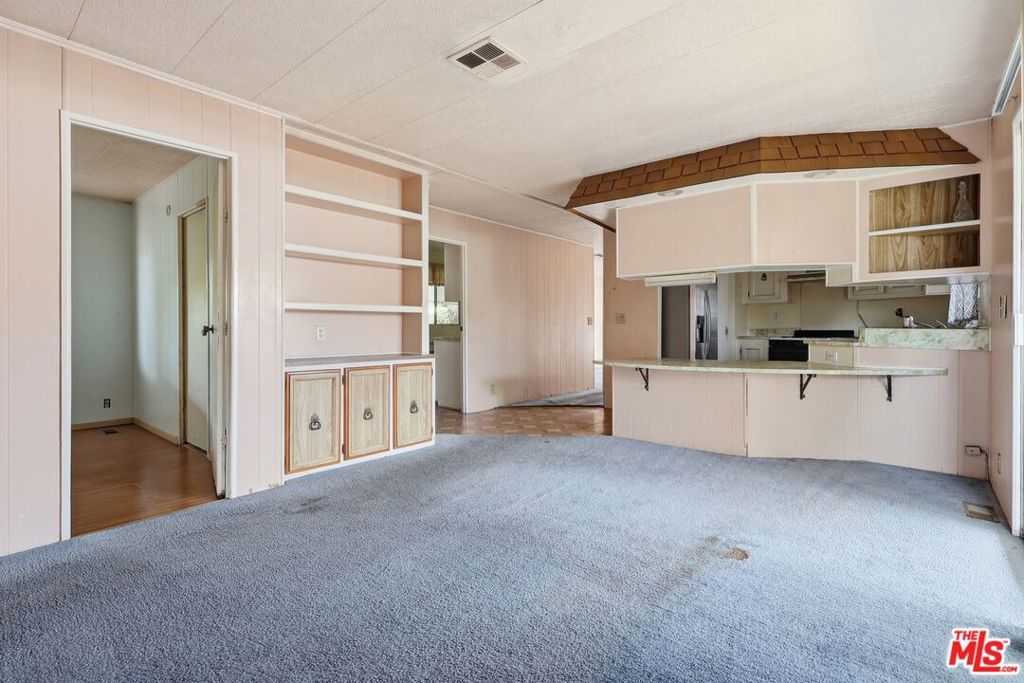 Image 13 of property listing at 2601 E Victoria Street 99, Compton, CA 90220