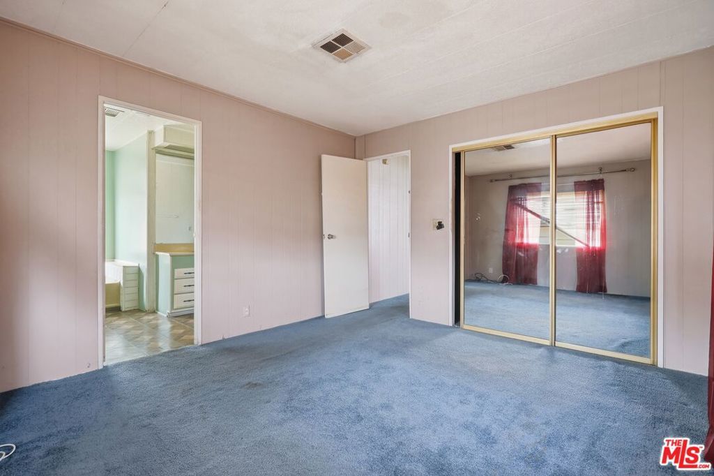 Image 15 of property listing at 2601 E Victoria Street 99, Compton, CA 90220