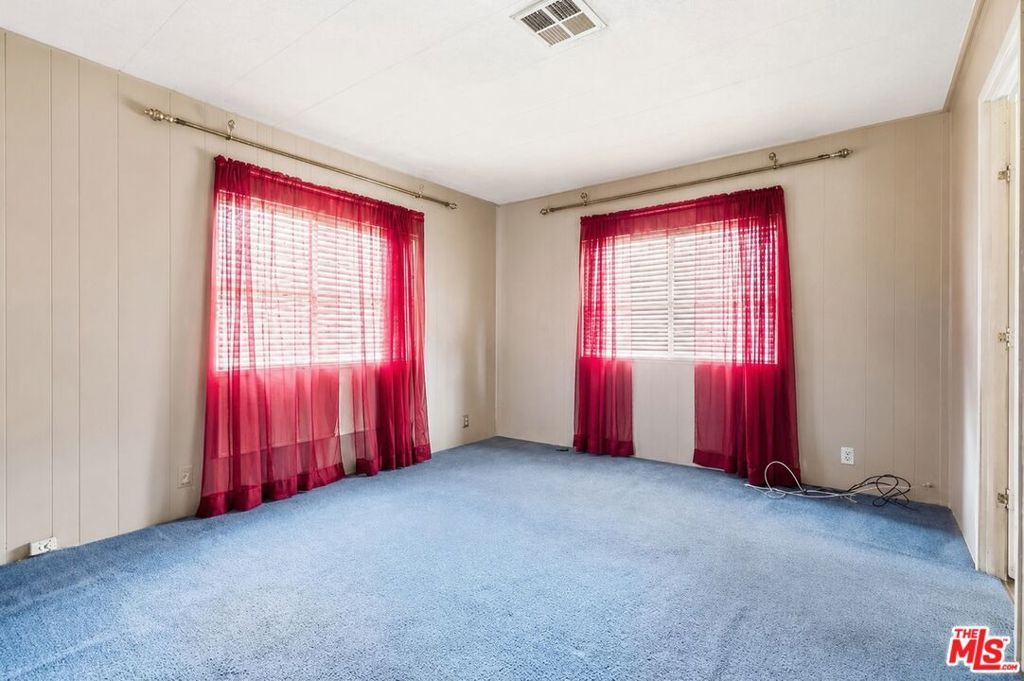 Image 16 of property listing at 2601 E Victoria Street 99, Compton, CA 90220