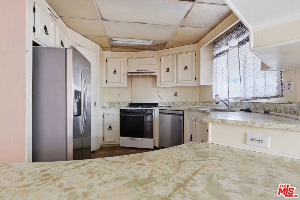 Image 9 of property listing at 2601 E Victoria Street 99, Compton, CA 90220