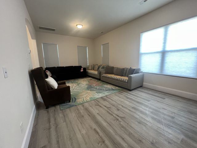 145 Oasis Dr, La Vergne, TN 37086