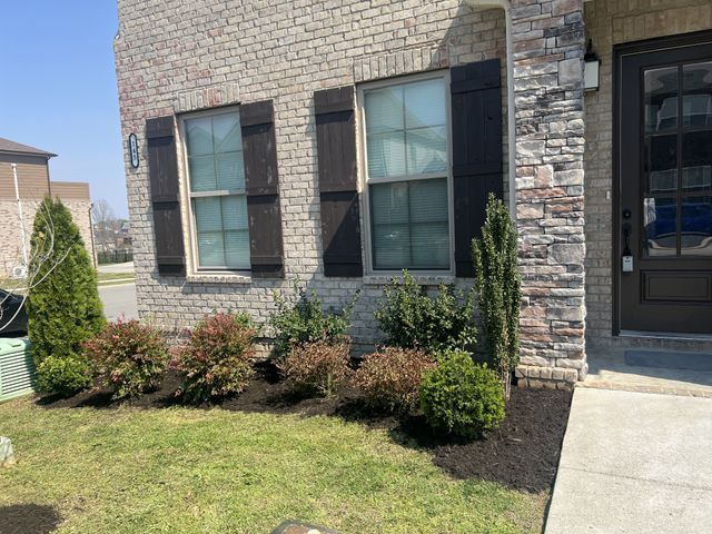 145 Oasis Dr, La Vergne, TN 37086