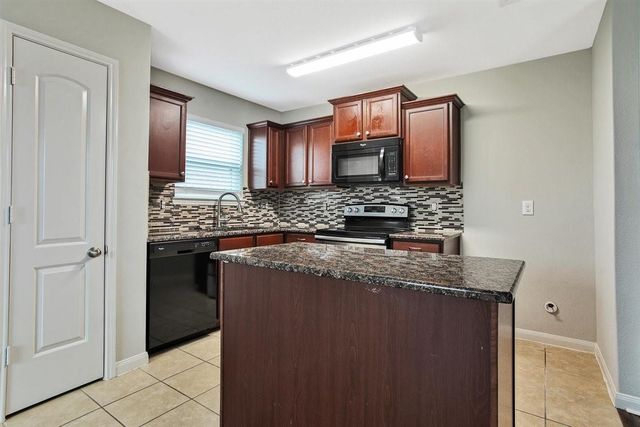 104 Indigo Brush Drive, La Marque, TX 77568