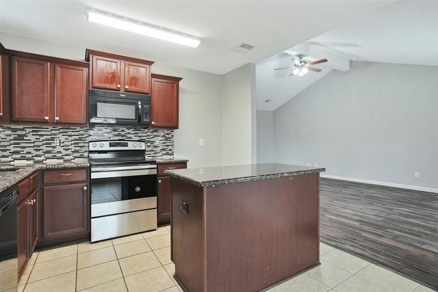 104 Indigo Brush Drive, La Marque, TX 77568