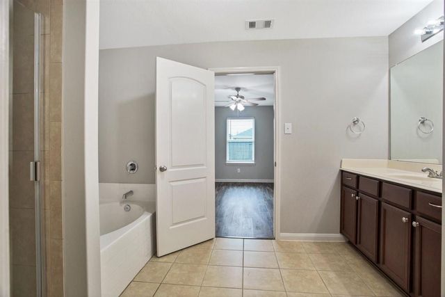 104 Indigo Brush Drive, La Marque, TX 77568
