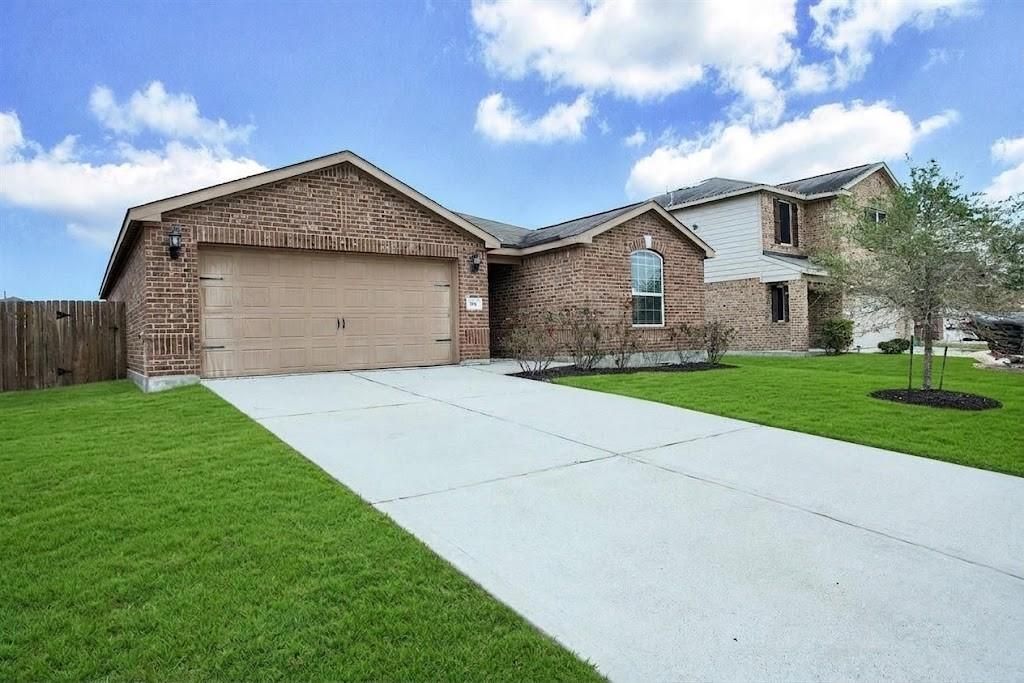 104 Indigo Brush Drive, La Marque, TX 77568