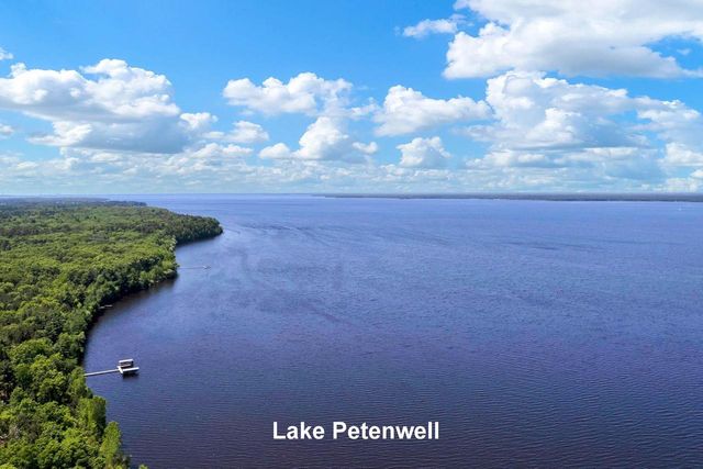 1609 Hornet Trail, Nekoosa, WI 54457