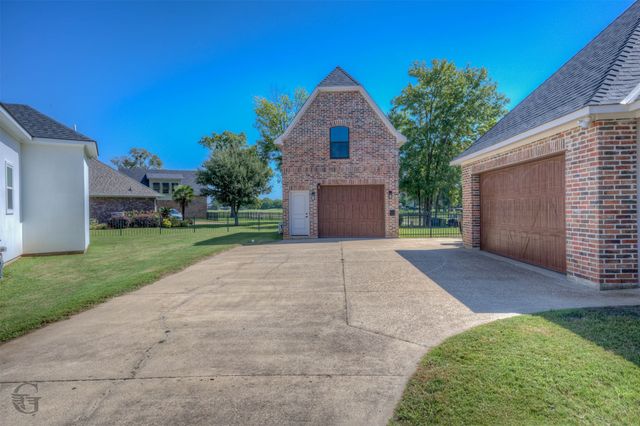 555 Canterbury Lane, Bossier City, LA 71111