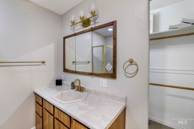 1228 Evergreen Dr, Twin Falls, ID 83301