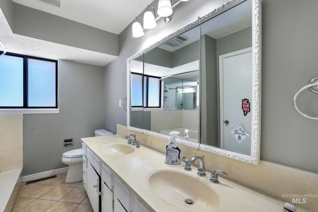 1228 Evergreen Dr, Twin Falls, ID 83301