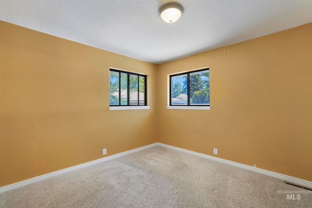 1228 Evergreen Dr, Twin Falls, ID 83301