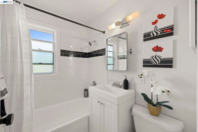 1711 3rd Street, Alameda, CA 94501