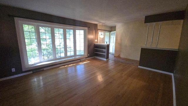 21670 Clarion LANE, Waukesha, WI 53186
