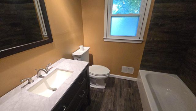 21670 Clarion LANE, Waukesha, WI 53186