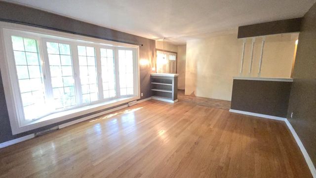 21670 Clarion LANE, Waukesha, WI 53186