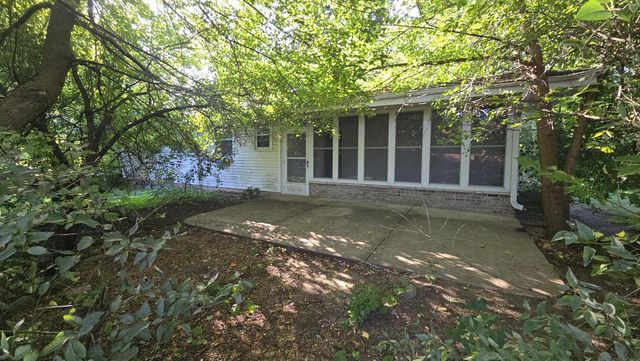 21670 Clarion LANE, Waukesha, WI 53186