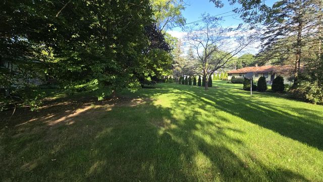 21670 Clarion LANE, Waukesha, WI 53186