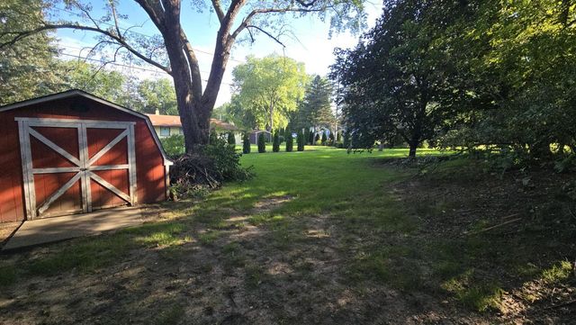 21670 Clarion LANE, Waukesha, WI 53186