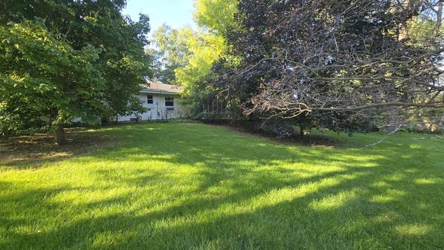 21670 Clarion LANE, Waukesha, WI 53186
