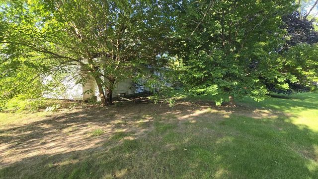 21670 Clarion LANE, Waukesha, WI 53186