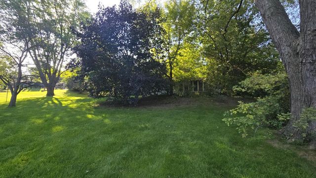 21670 Clarion LANE, Waukesha, WI 53186