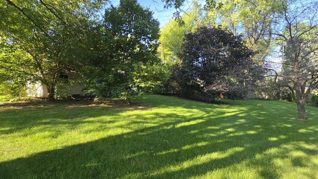 21670 Clarion LANE, Waukesha, WI 53186