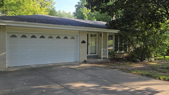 21670 Clarion LANE, Waukesha, WI 53186
