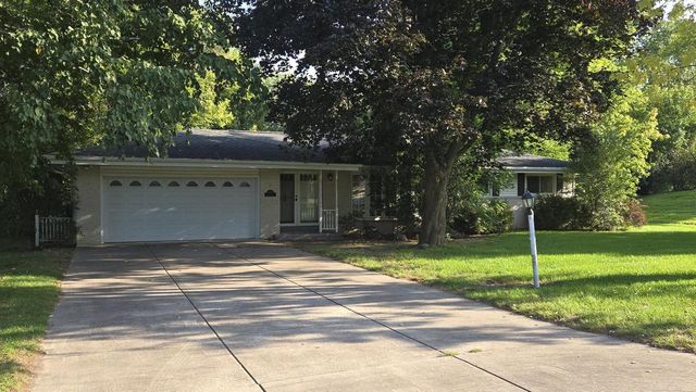 21670 Clarion LANE, Waukesha, WI 53186