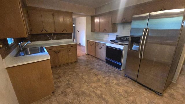 21670 Clarion LANE, Waukesha, WI 53186