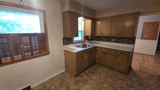 21670 Clarion LANE, Waukesha, WI 53186