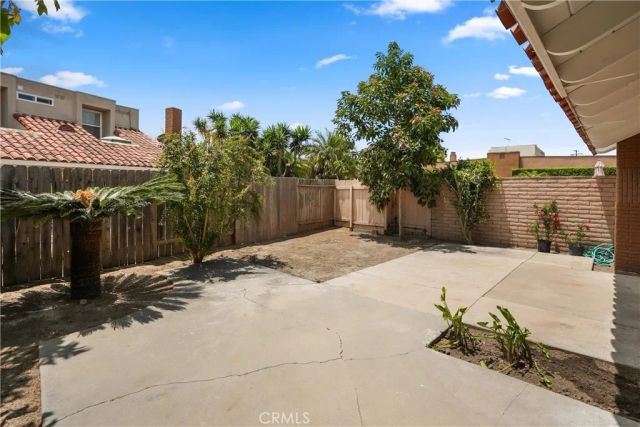 17735 Los Jardines West, Fountain Valley, CA 92708