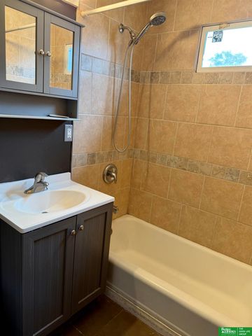 4473 S 61 Avenue, Omaha, NE 68117