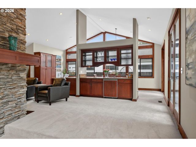 17907 CARDINAL Dr, Lake Oswego, OR 97034