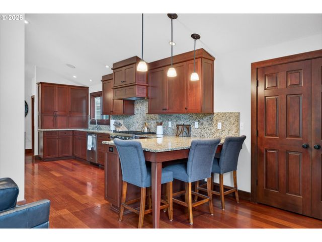 17907 CARDINAL Dr, Lake Oswego, OR 97034