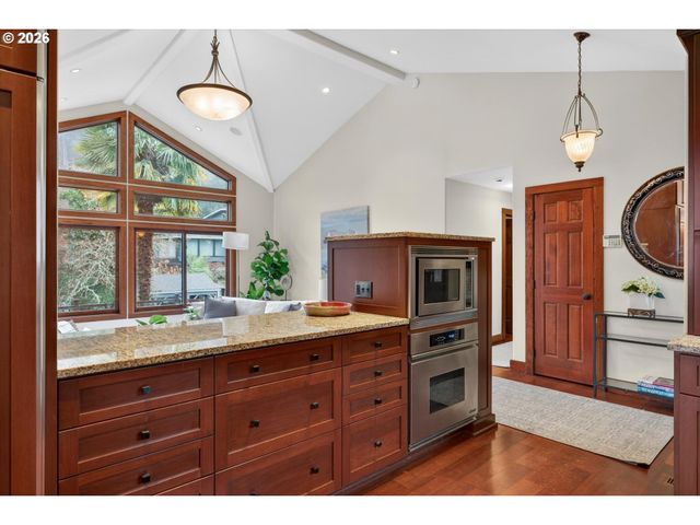 17907 CARDINAL Dr, Lake Oswego, OR 97034