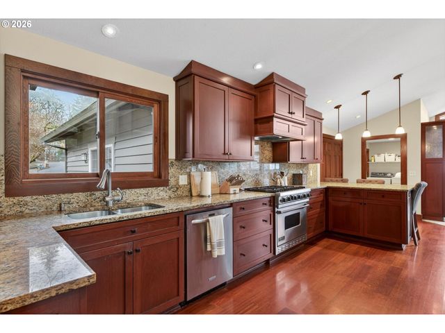 17907 CARDINAL Dr, Lake Oswego, OR 97034