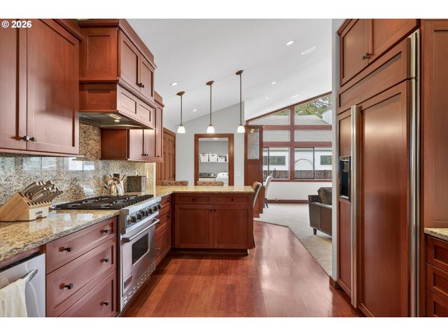 17907 CARDINAL Dr, Lake Oswego, OR 97034