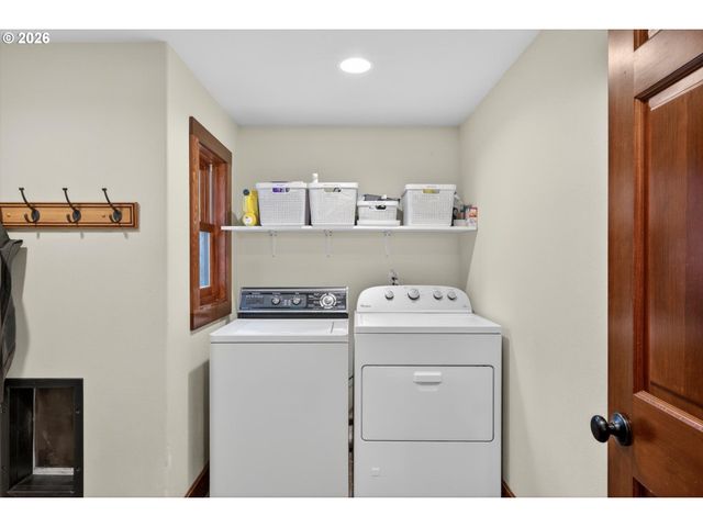 17907 CARDINAL Dr, Lake Oswego, OR 97034