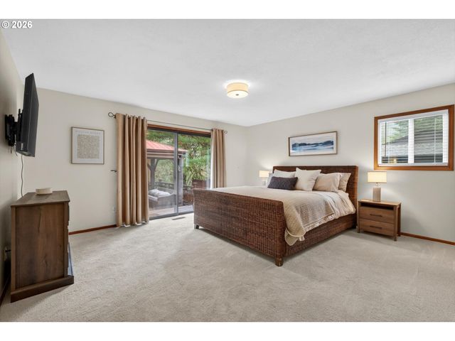 17907 CARDINAL Dr, Lake Oswego, OR 97034