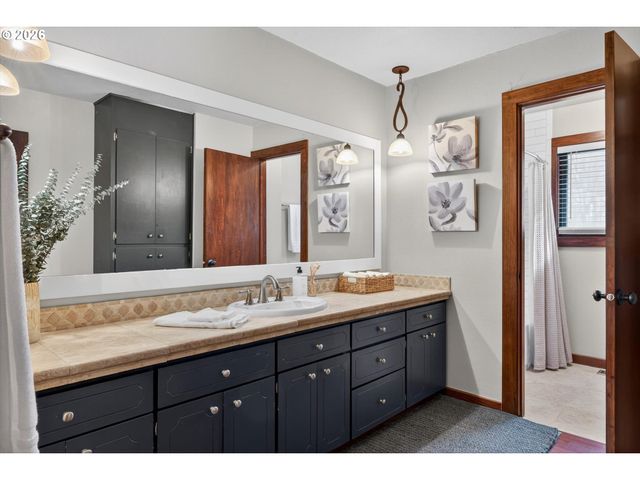 17907 CARDINAL Dr, Lake Oswego, OR 97034