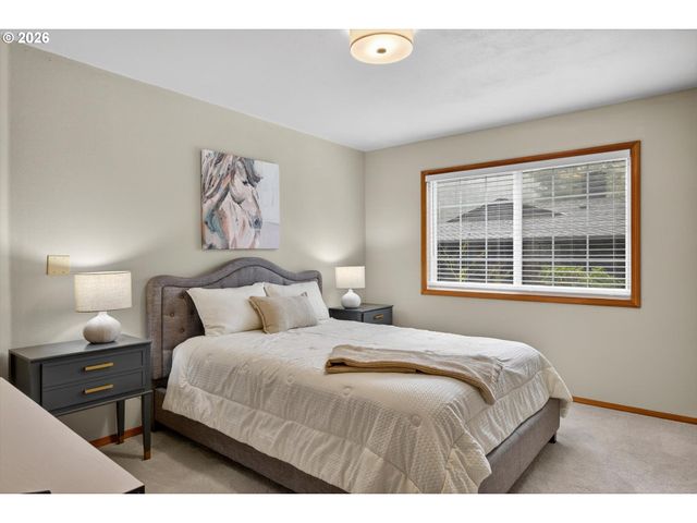 17907 CARDINAL Dr, Lake Oswego, OR 97034