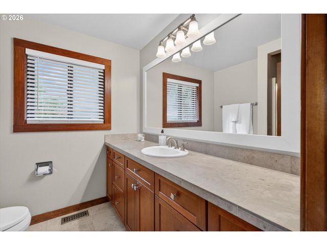 17907 CARDINAL Dr, Lake Oswego, OR 97034