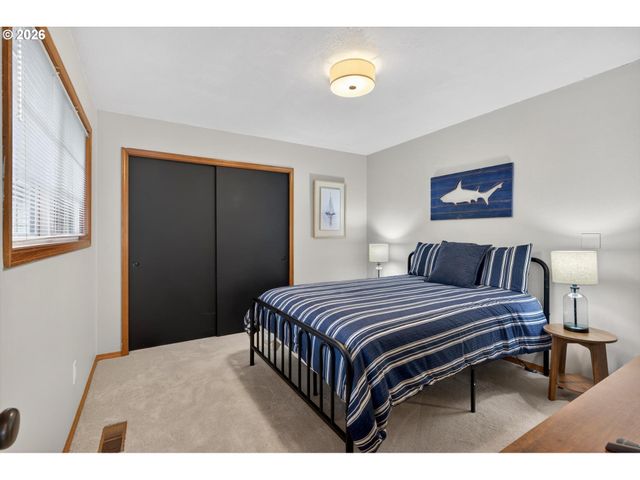 17907 CARDINAL Dr, Lake Oswego, OR 97034