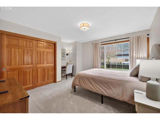 17907 CARDINAL Dr, Lake Oswego, OR 97034